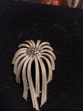 Signed Brooch Myabe USNAR??